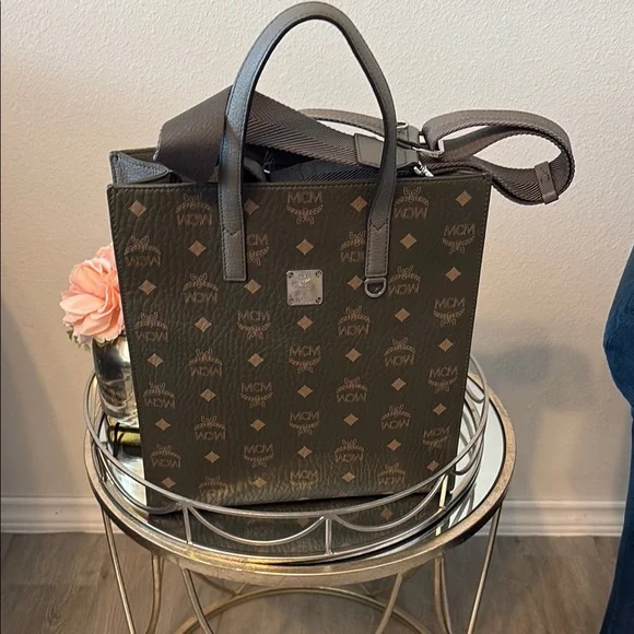 MCM Aren Monogram Leather Tote! Like NEW!! - Picture 6 of 7